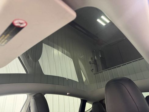 Used 2021 Tesla Model Y Long Range image 11