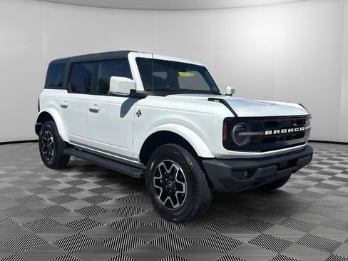 Used 2023 Ford Bronco Outer Banks AWD/4WD image 2
