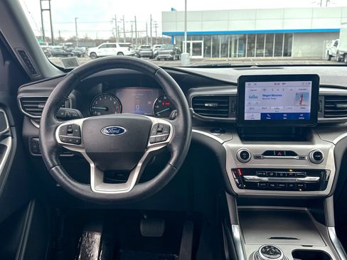 Used 2022 Ford Explorer XLT w/ Equipment Group 202A image 24
