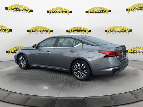 Used 2024 Nissan Altima 2.5 SV image 3