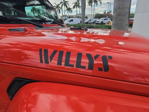 Used 2021 Jeep Gladiator Willys image 10