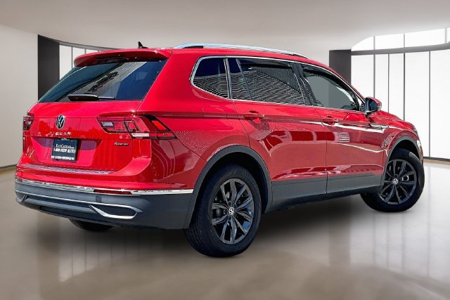 Used 2024 Volkswagen Tiguan SE w/ Panoramic Sunroof Package AWD/4WD image 5