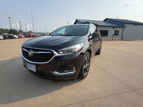 Used 2018 Buick Enclave Premium w/ Trailering Package AWD/4WD image 2