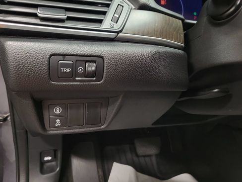 Used 2018 Honda Accord EX image 26