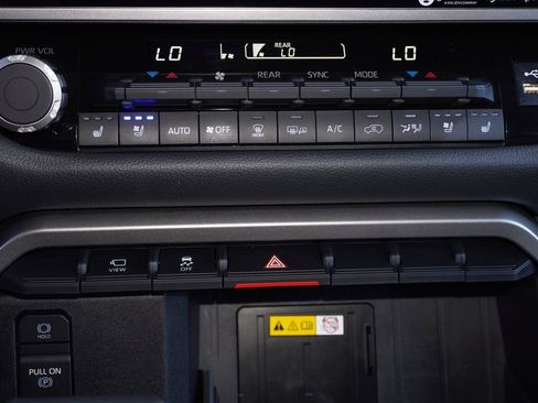 Certified 2024 Toyota Sequoia Limited image 27