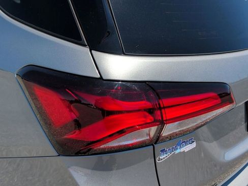 Used 2023 Chevrolet Equinox RS FWD image 41