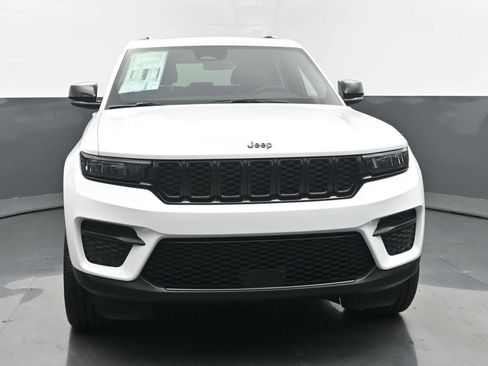 New 2025 Jeep Grand Cherokee Altitude image 8