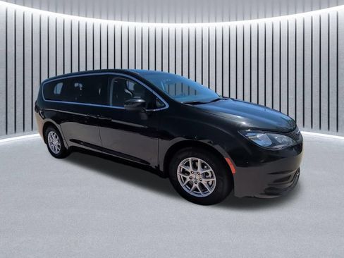 Used 2023 Chrysler Voyager LX FWD image 19