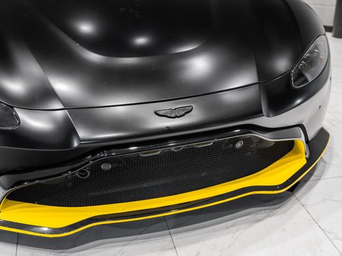 Used 2019 Aston Martin V8 Vantage Coupe image 41