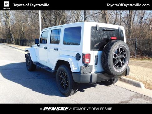 Used 2018 Jeep Wrangler Unlimited Sahara image 3