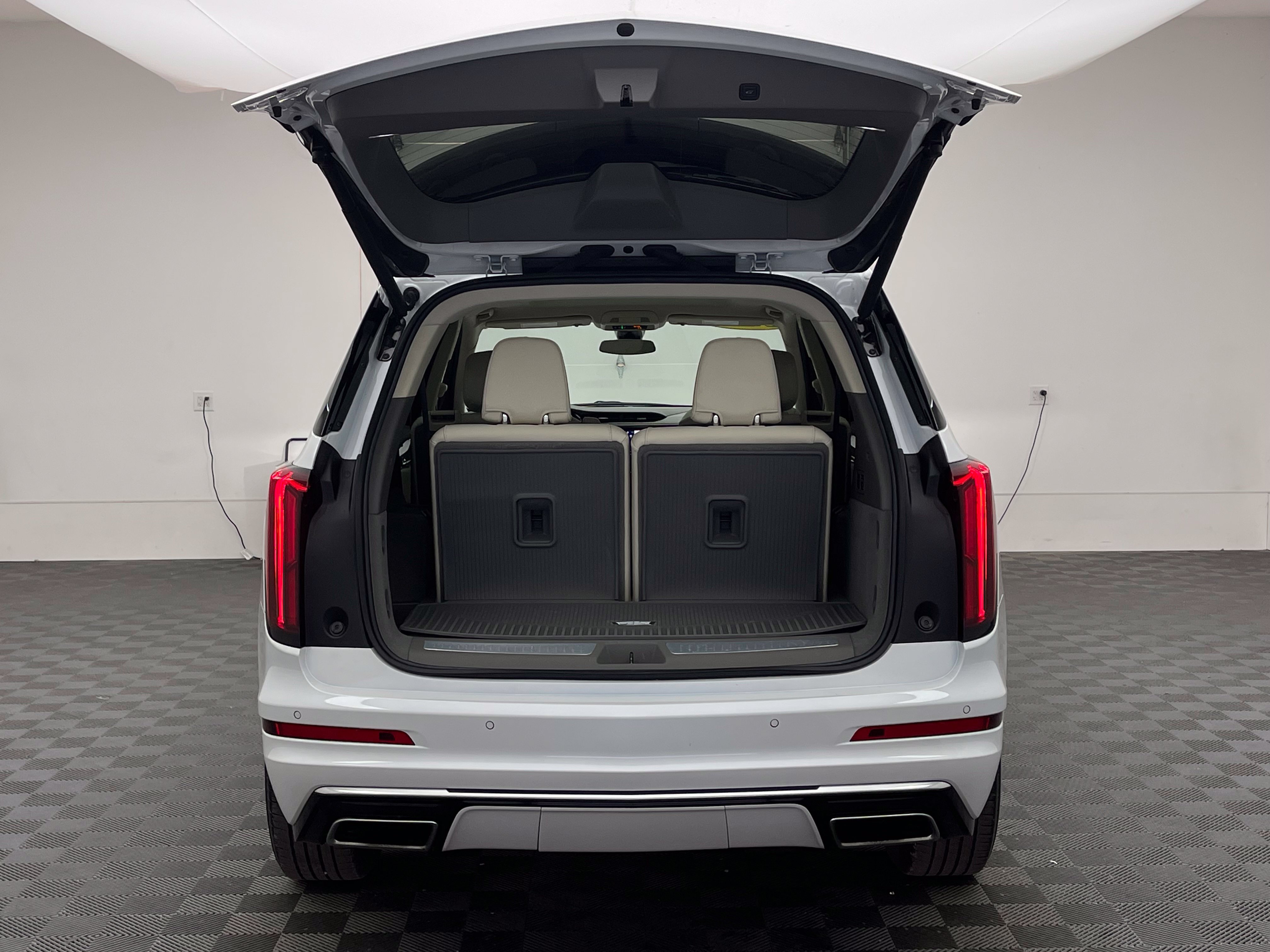 Used 2024 Cadillac XT6 Premium Luxury FWD image 11
