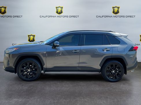 Used 2021 Toyota RAV4 XLE Premium image 8