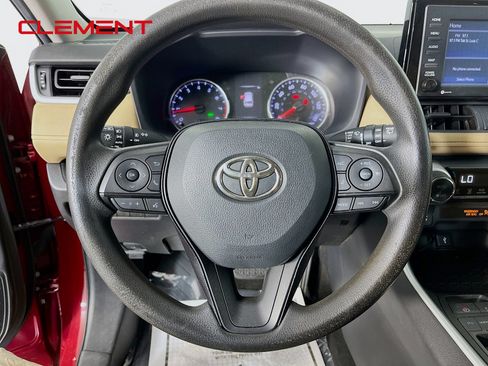 Used 2021 Toyota RAV4 XLE w/ Convenience Package FWD image 14
