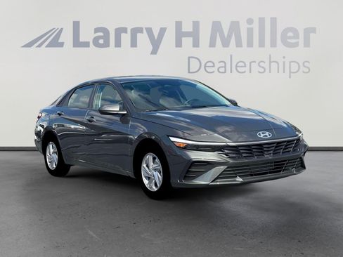 New 2026 Hyundai Elantra SE FWD image 11