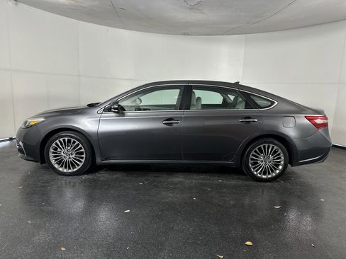 Used 2016 Toyota Avalon Limited image 7