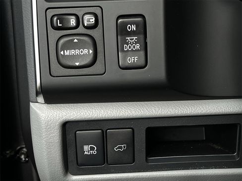 Used 2019 Toyota Sequoia Limited image 20