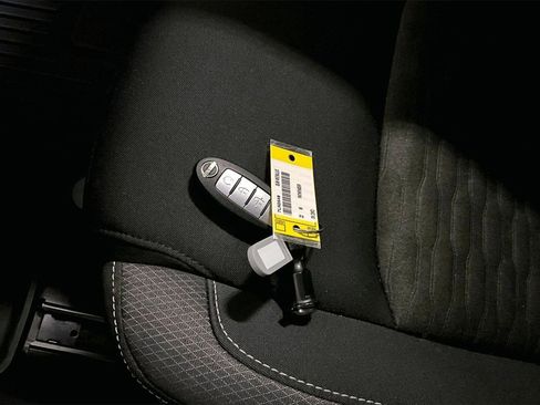 Used 2022 Nissan Pathfinder SV image 29