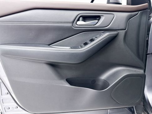 Used 2022 Nissan Rogue SV w/ SV Premium Package image 30