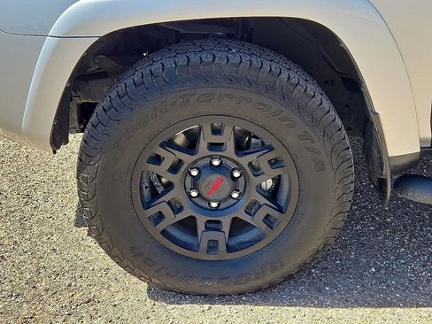 Used 2021 Toyota 4Runner SR5 Premium w/ Moonroof Package AWD/4WD image 10