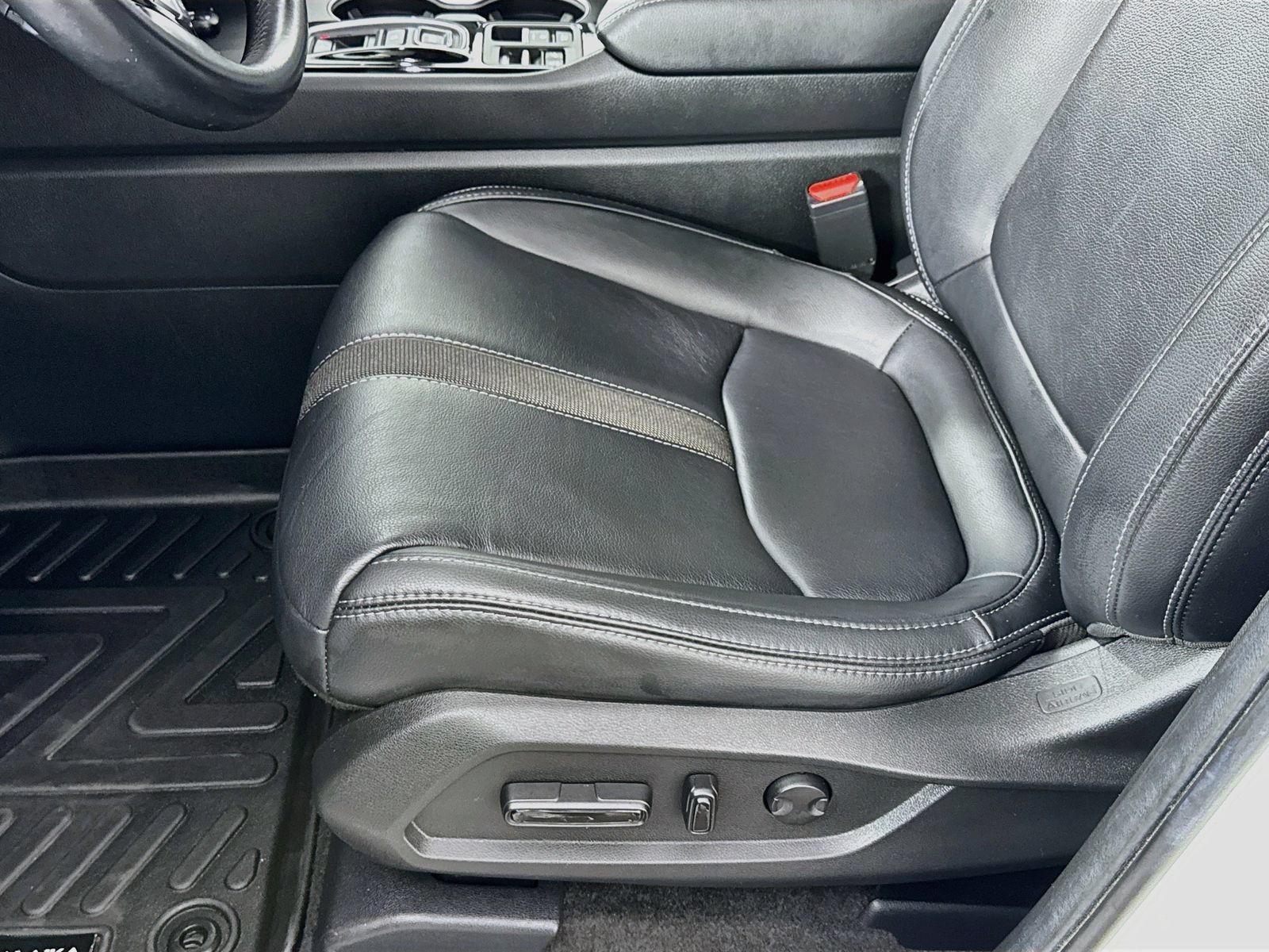 Used 2025 Honda Pilot Touring image 17