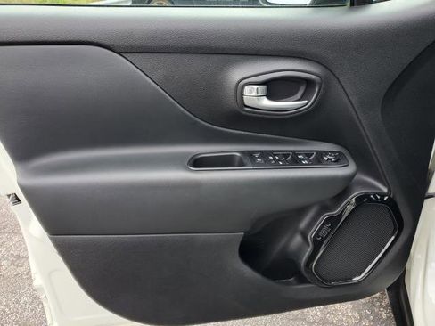 Used 2020 Jeep Renegade Altitude AWD/4WD image 19
