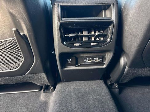 Used 2023 Jeep Grand Cherokee Altitude image 15