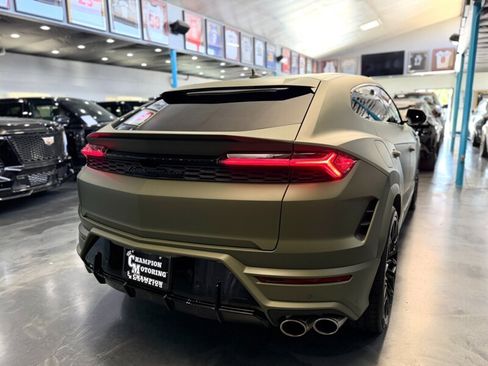 Used 2025 Lamborghini Urus SE AWD/4WD image 9