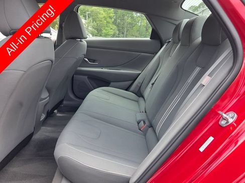 Used 2024 Hyundai Elantra SEL FWD image 10