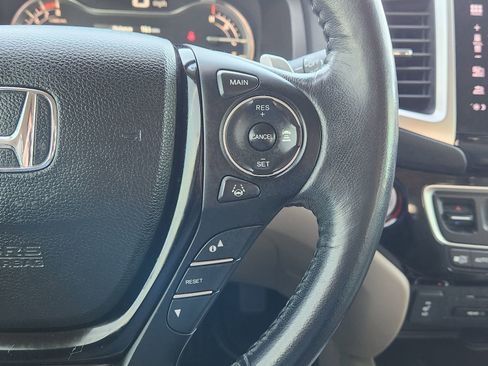 Used 2016 Honda Pilot Touring image 32