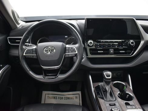 Used 2022 Toyota Highlander Platinum AWD/4WD image 19