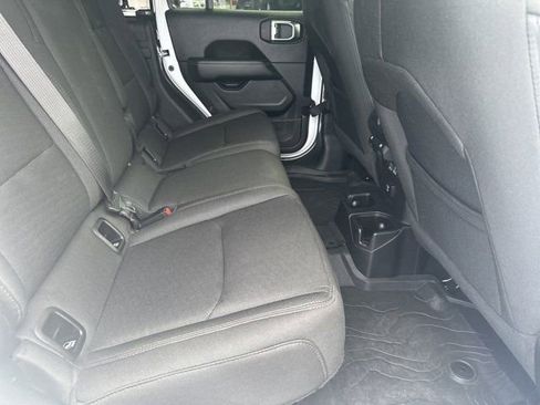 Certified 2020 Jeep Gladiator Overland image 17