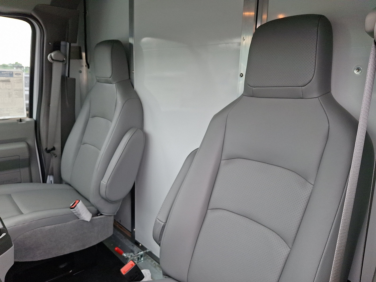 New 2027 Ford E-350 and Econoline 350 Super Duty w/ Power Equipment Group RWD image 10