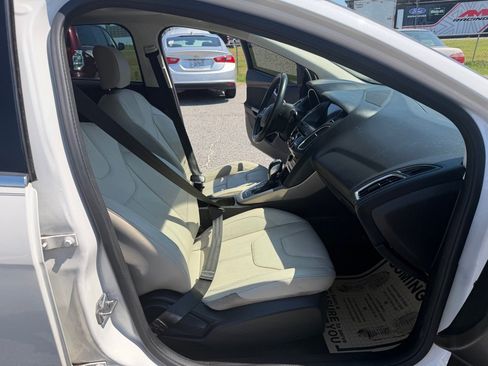 Used 2017 Ford Focus Titanium FWD image 14