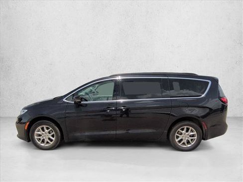 Used 2022 Chrysler Pacifica Touring-L FWD image 9