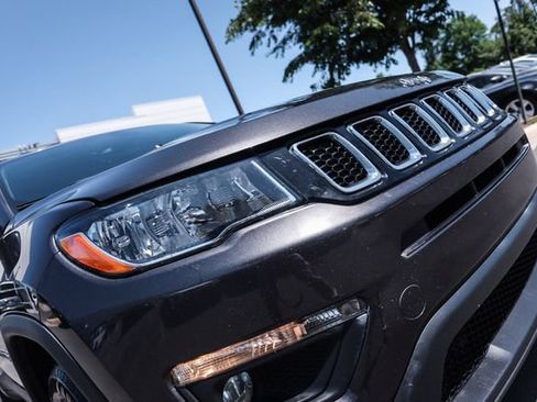 Used 2018 Jeep Compass Latitude w/ Cold Weather Group AWD/4WD image 12