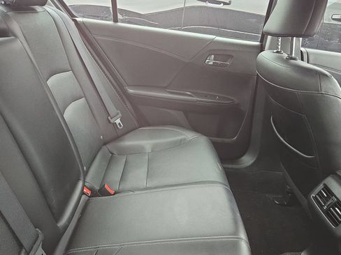 Used 2017 Honda Accord Touring image 5