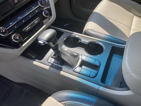 Used 2019 Kia Sedona EX image 24