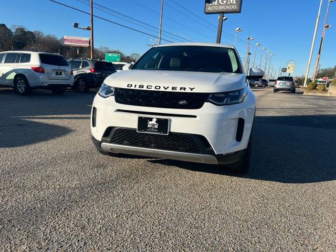 Used 2020 Land Rover Discovery Sport SE image 7