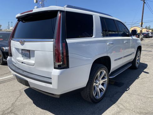 Used 2016 Cadillac Escalade Luxury RWD image 9