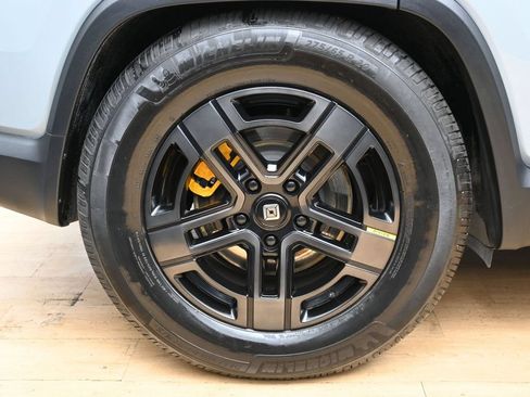 Used 2023 Rivian R1S Adventure AWD/4WD image 12