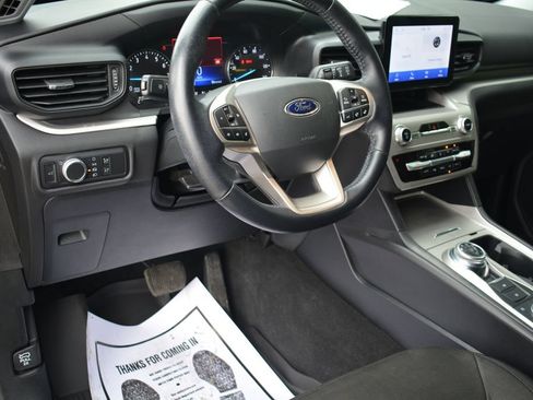 Used 2022 Ford Explorer XLT AWD/4WD image 10