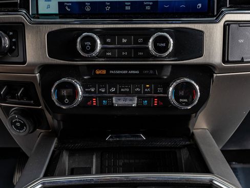 Used 2022 Ford F250 Platinum w/ FX4 Off-Road Package image 27