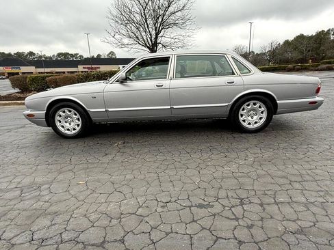 Used 2001 Jaguar XJ8 image 2
