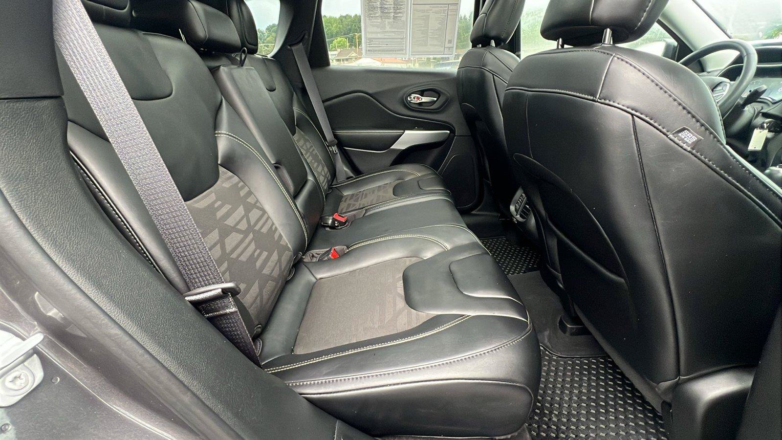 Used 2022 Jeep Cherokee Latitude w/ Sun & Sound Group AWD/4WD image 15