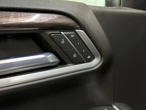 Used 2022 Chevrolet Silverado 1500 LTZ w/ LTZ Convenience Package II AWD/4WD image 33