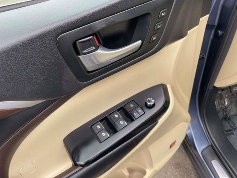 Used 2016 Toyota Highlander Limited image 28
