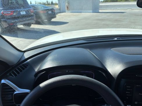Used 2025 Kia Soul LX w/ LX Technology Package FWD image 32