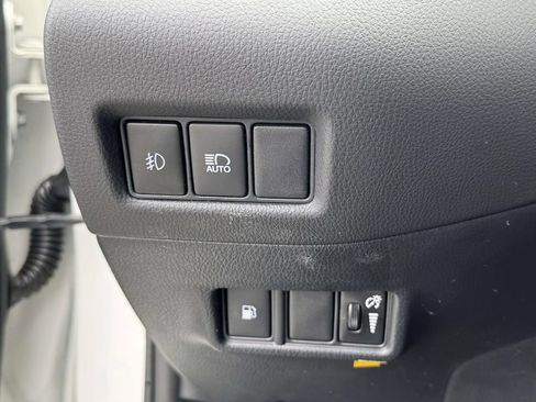Used 2018 Toyota C-HR XLE FWD image 21