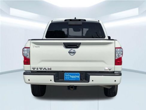 Used 2022 Nissan Titan SV RWD image 5