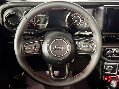 Used 2024 Jeep Gladiator Rubicon w/ Technology Group image 13